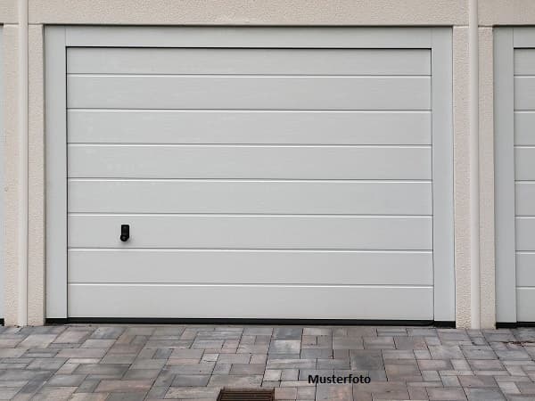 Doppelgarage und Nebengebäude