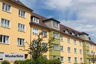 Lebensraum für alle Generationen: 2–3-Familienhaus, Terrasse, Garten, 2 Garagen