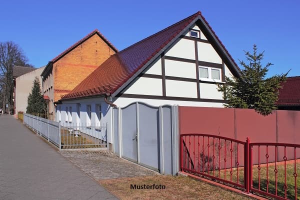 Großes Grundstück - Freistehendes ehem. Bauernhaus mit Stallteil
