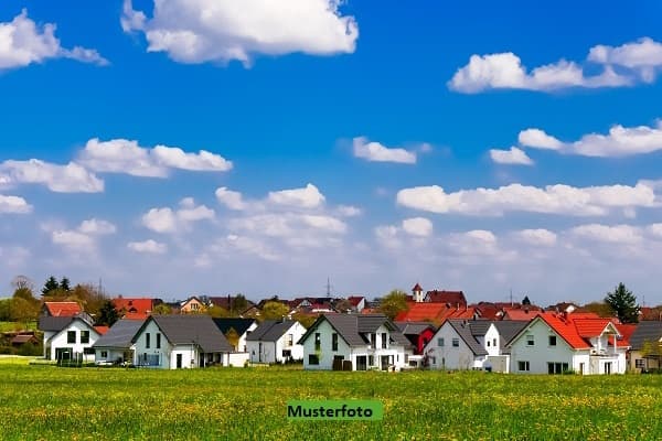Einfamilienhaus nebst Einlieger und 2 Garagen