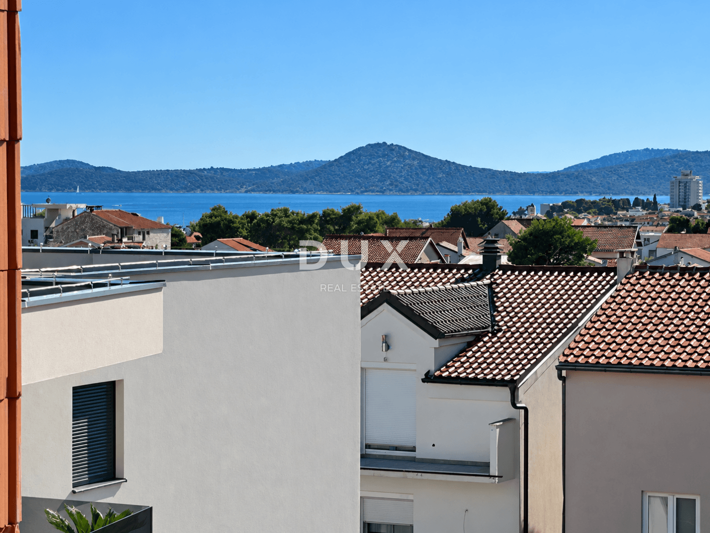 Vodice, komfortable Dreizimmerwohnung mit Meerblick, 99,00 m²