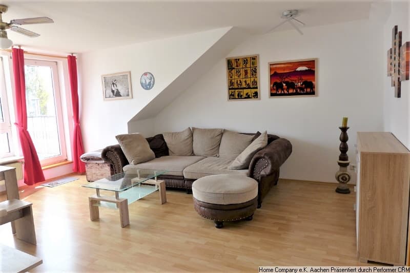 Gemütlich möblierte 3 Zimmerwohnung mit Balkon und Stellplatz