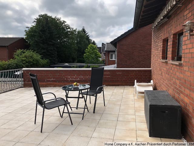 Kohlscheid-Herzogenrath: Gemütlich möbl. 2-Zi-Whng. m. großer Terrasse