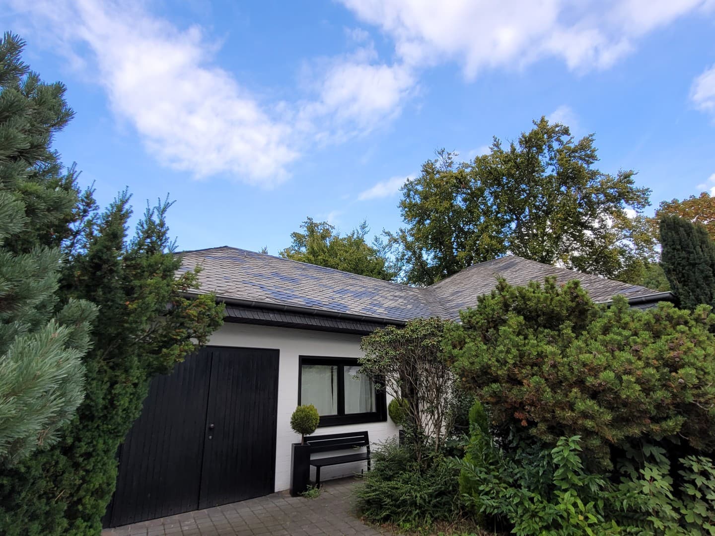 Freistehender Walmdach Bungalow am Waldrand in Neuss Rosellerheide