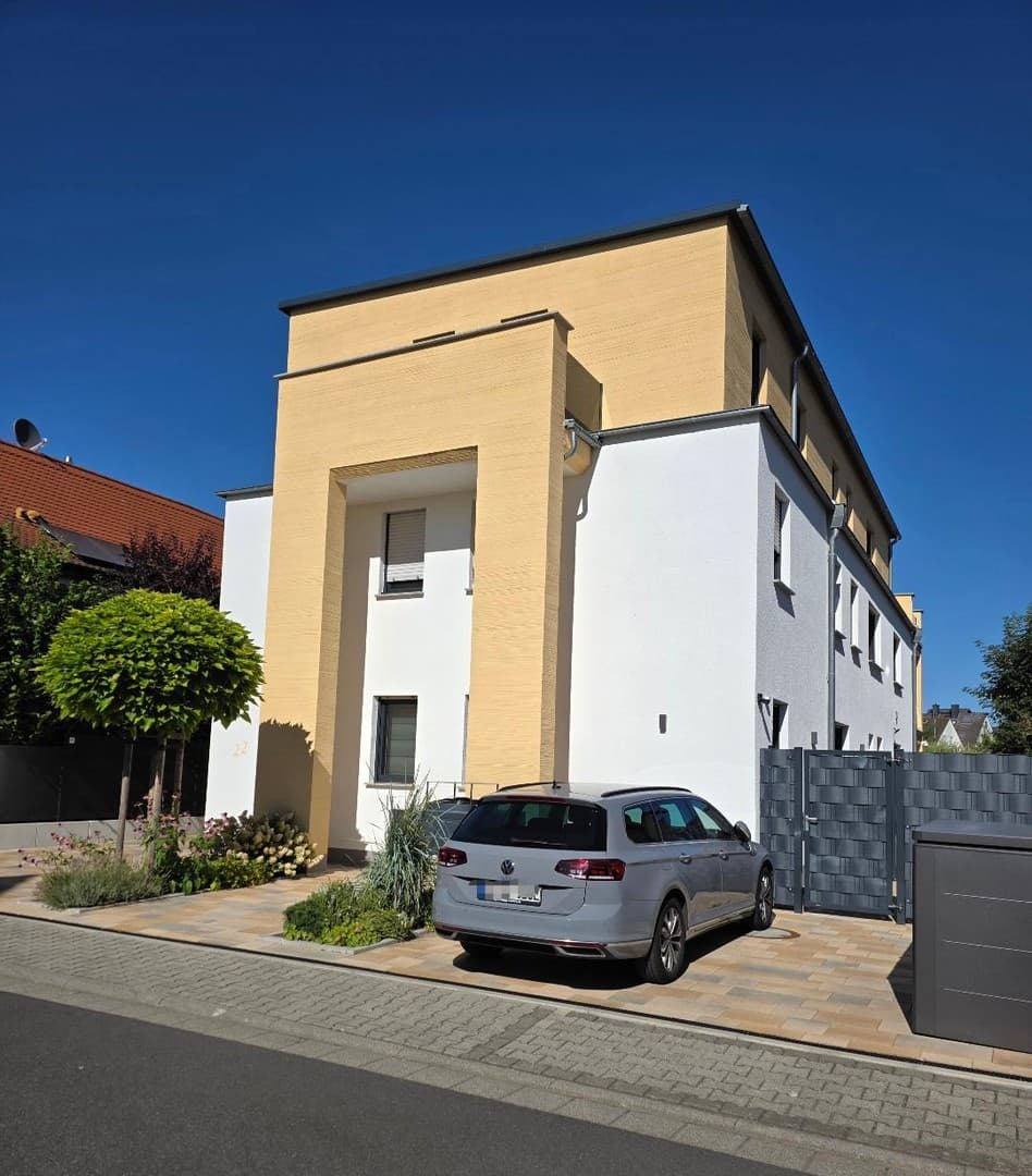 Hochwertig ausgestattete 3,5 Zi-Whg. mit großem Balkon - Erstbezug -