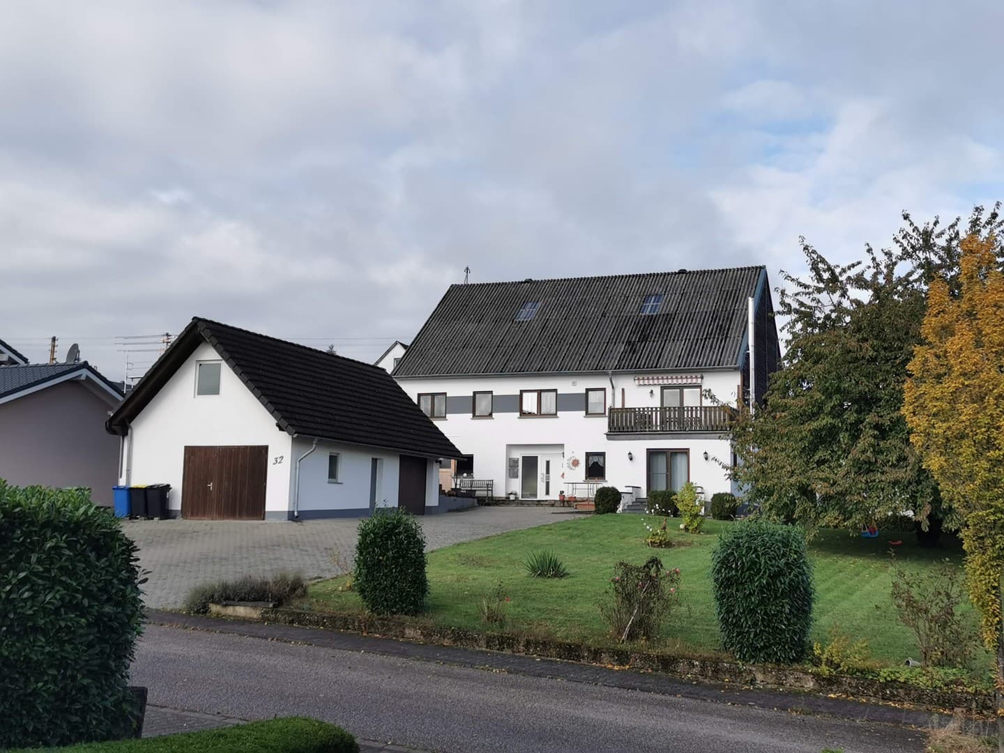 Zweifamilienhaus mit Ferienhaus und zus. Grundstück, neue Wärmepumpe und PV-Anlage - Provisionsfrei