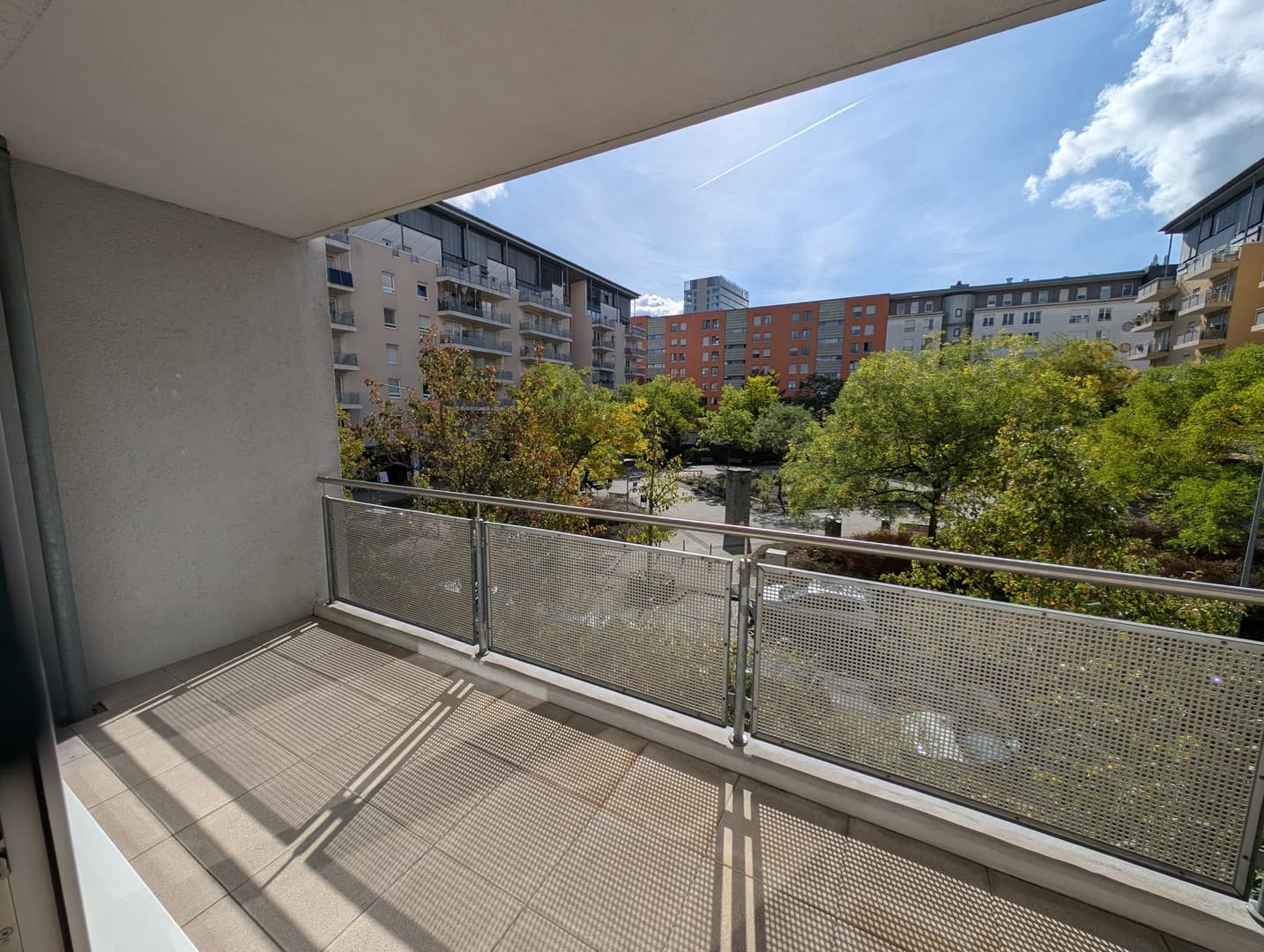 Von Privat! Lichtdurchflutete, große 1-Zimmer Wohnung in FFM-Bockenheim