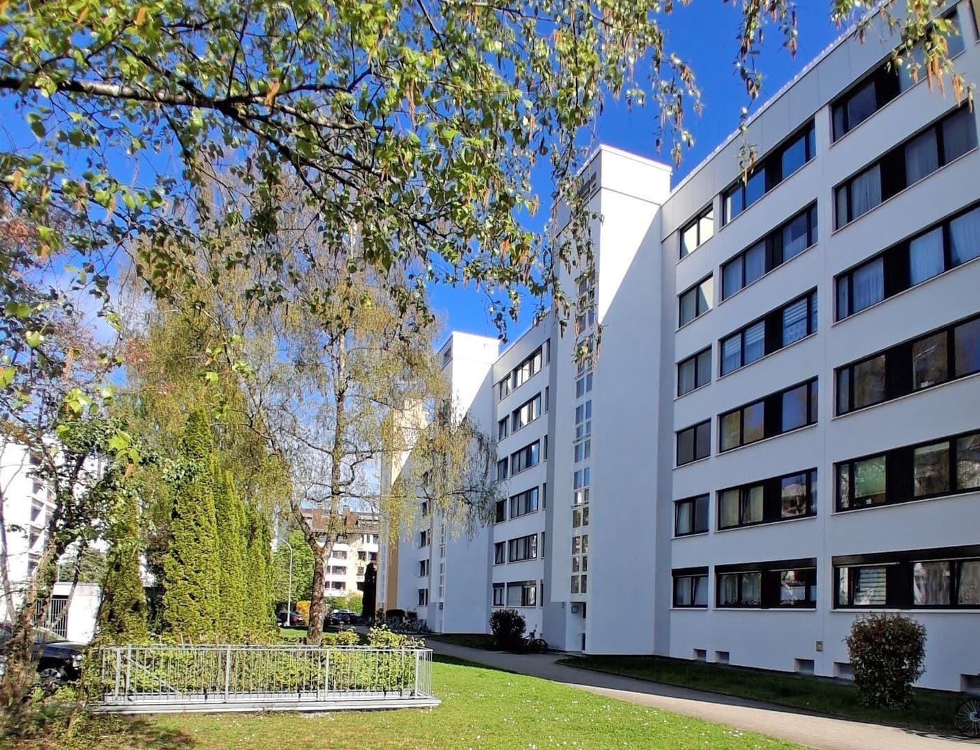 Helle 3-Zimmer Wohnung 70 m2 München Unterhaching mit Balkon Erstbezug nach Vollrenovierung
