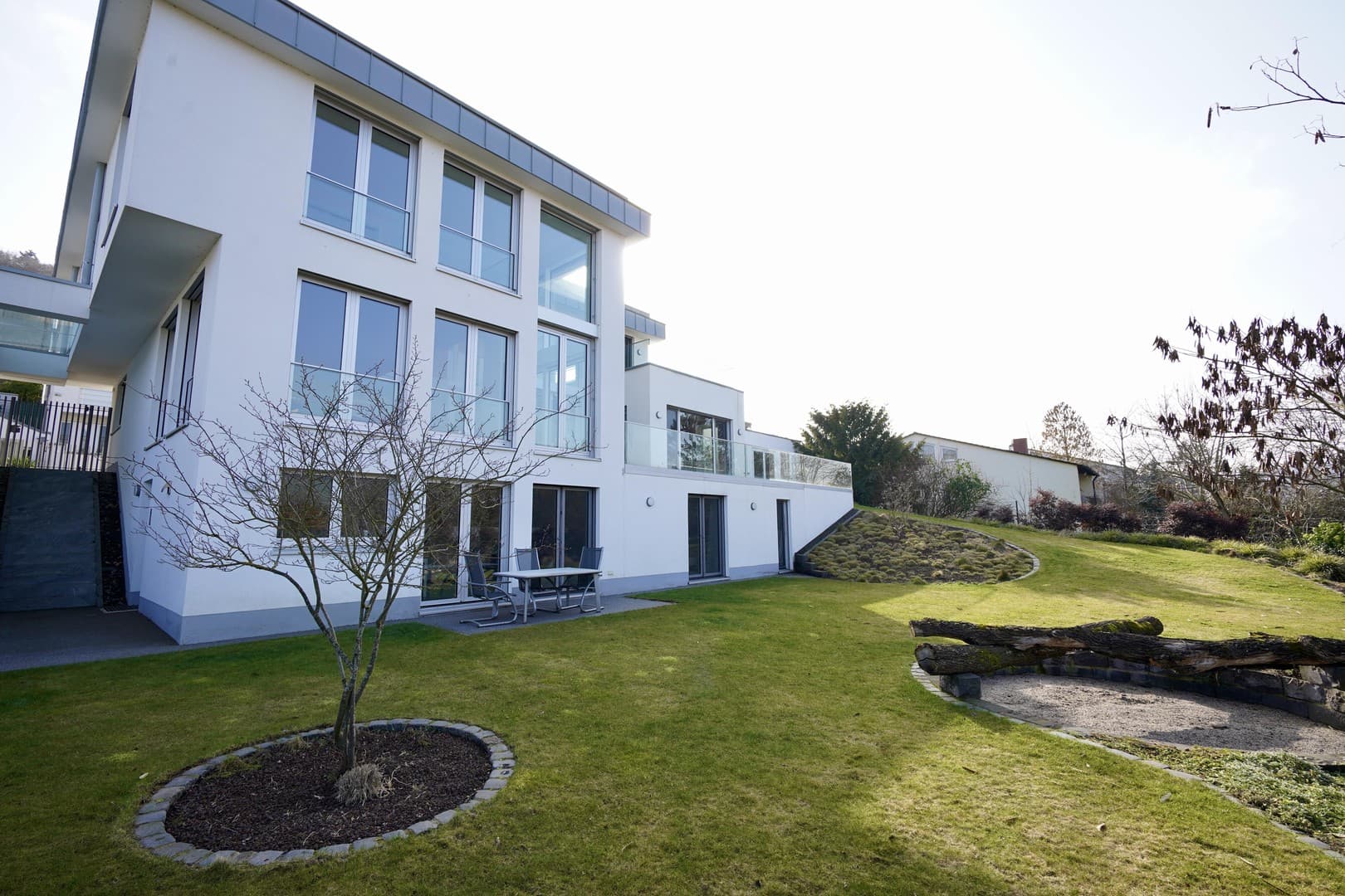 Lichtdurchflutete Bauhausvilla
