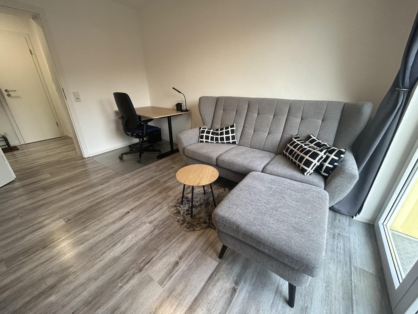 Traumhafte möblierte 2 Zimmer-Wohnung mit Balkon und EBK nahe Hensoldt