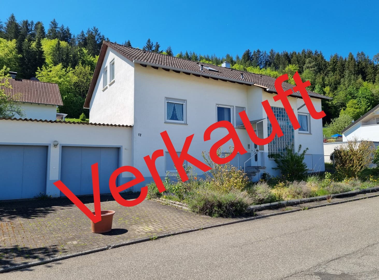 Großzügiges Einfamilienhaus mit 4 Garagen – Provisionsfrei – Ideal für große Familien