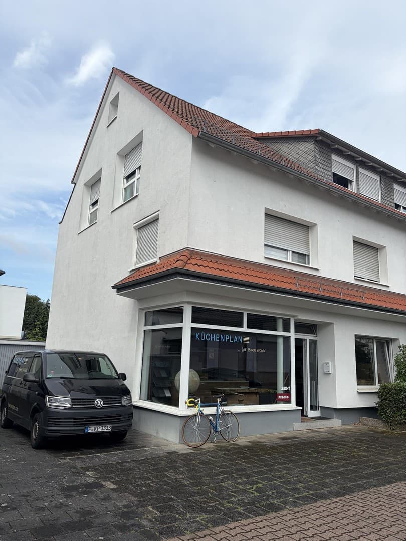Vielseitige Büro- und Gewerbefläche mit optionaler Doppelgarage