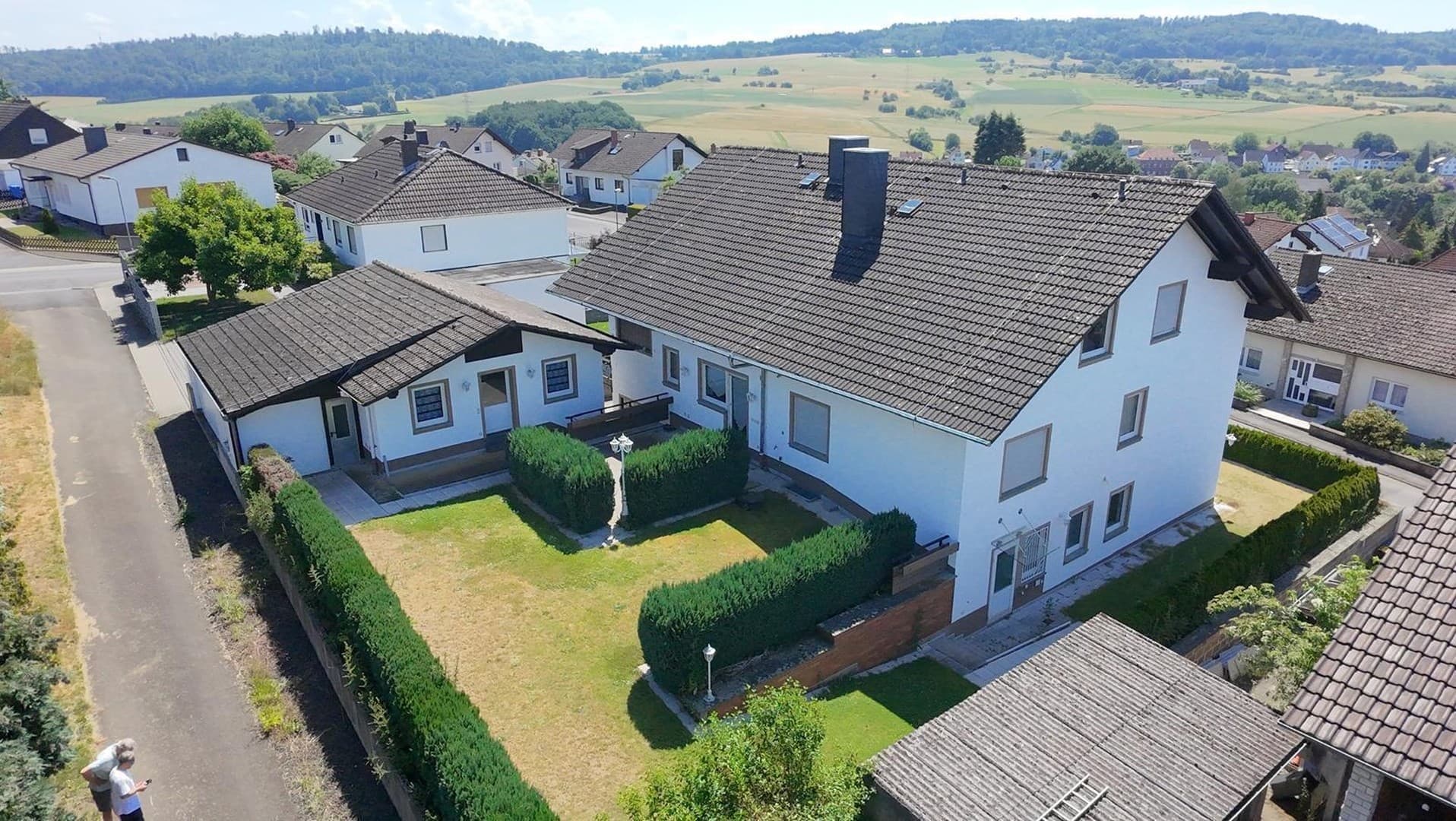 Hochwertiges Zweifamilienhaus, gehobene Ausstattung, Ausbaupotential, traumhafter Ausblick
