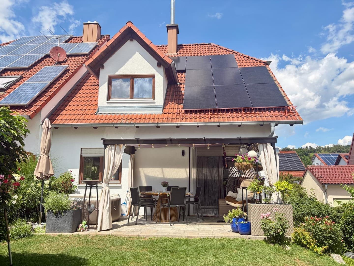 Provisionsfrei in Owingen: Großzügige 7-Zimmer DHH | Top-Energieklasse B & PV-Anlage