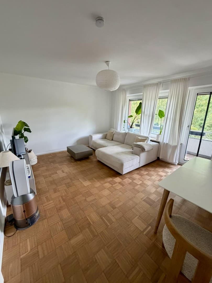 *Provisionsfrei* Renovierte 2,5-Zimmer Wohnung mit Balkon