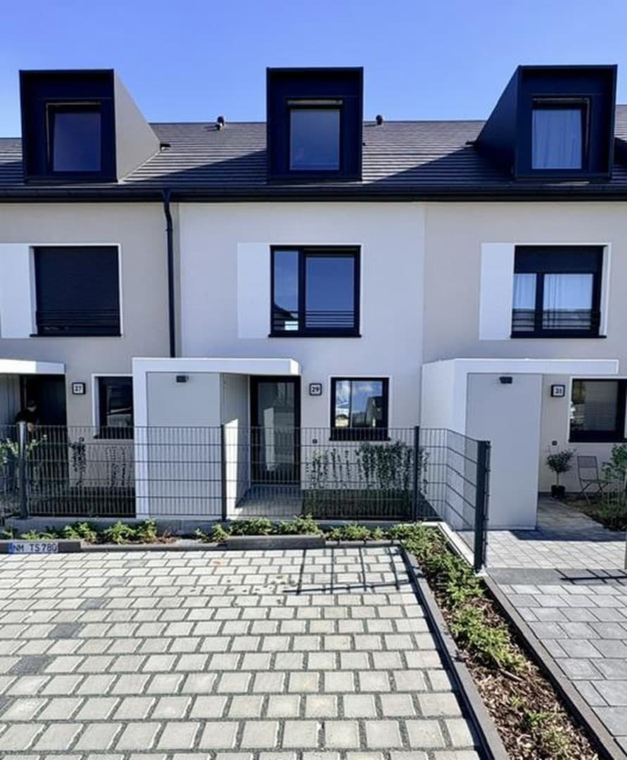 Modernes 145qm Neubauhaus mit eigenem Garten, KFW40, PV und 2 Stellplätzen nähe U2 Röthenbach