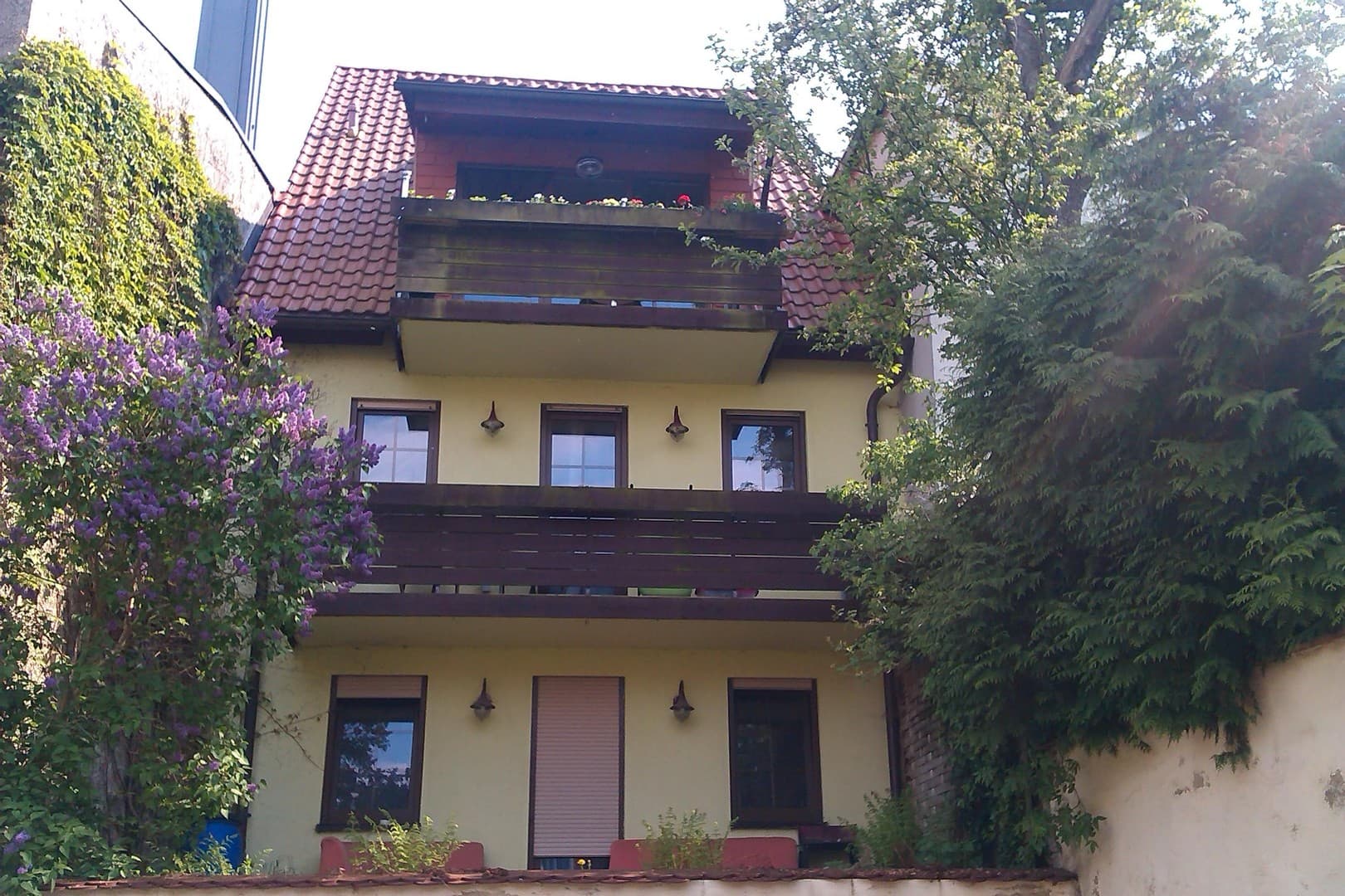 Mehrgenerationenhaus-ruhiges Stadthaus mit ELW Bj. 2000