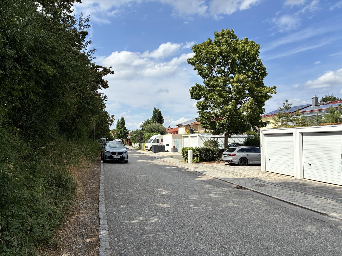 Diese moderne DHH steht für Sie und Ihre Familie in 85716 Unterschleißheim-Hollern bereit.