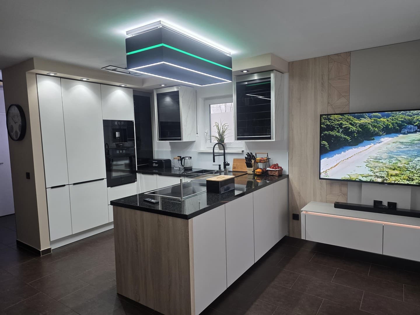 Hausgefühl statt Wohnung: Moderne 3-Zi.-Maisonette mit Garten, Terrasse & Balkon (BJ 2013)