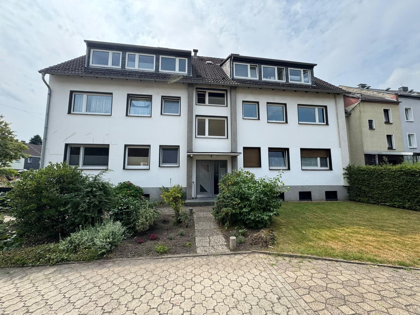 Schönes Zuhause für die ganze Familie – helle 3,5-Zimmer-Dachgeschosswohnung in Essen-Borbeck