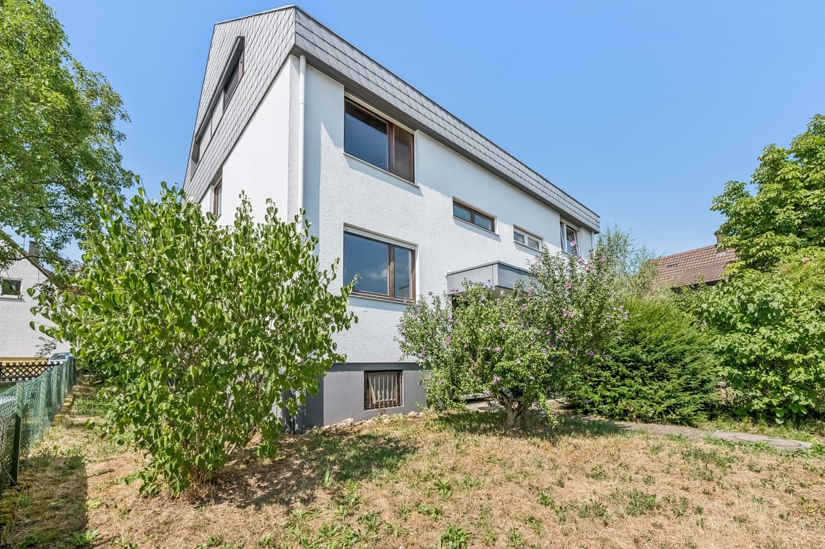 Viel Raum für Ihre Ideen – großzügige Doppelhaushälfte mit Garten in LE-Stetten