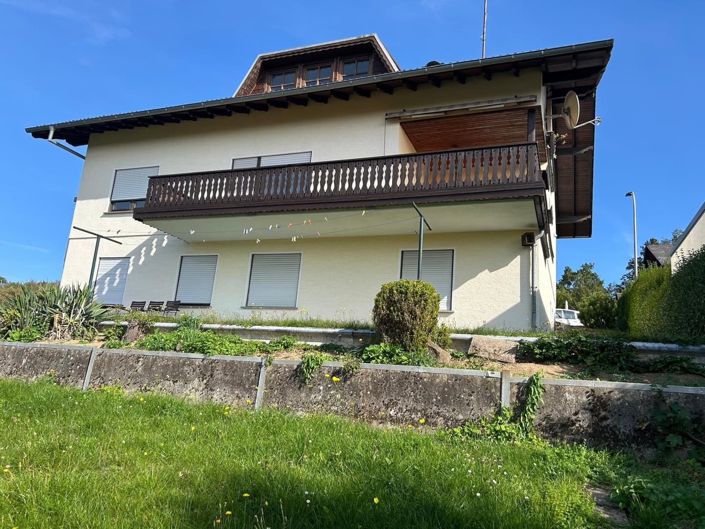 Provisionsfrei von Privat: Großzügiges Mehrfamilienhaus mit Ausbau-Potenzial und Traum-Aussicht