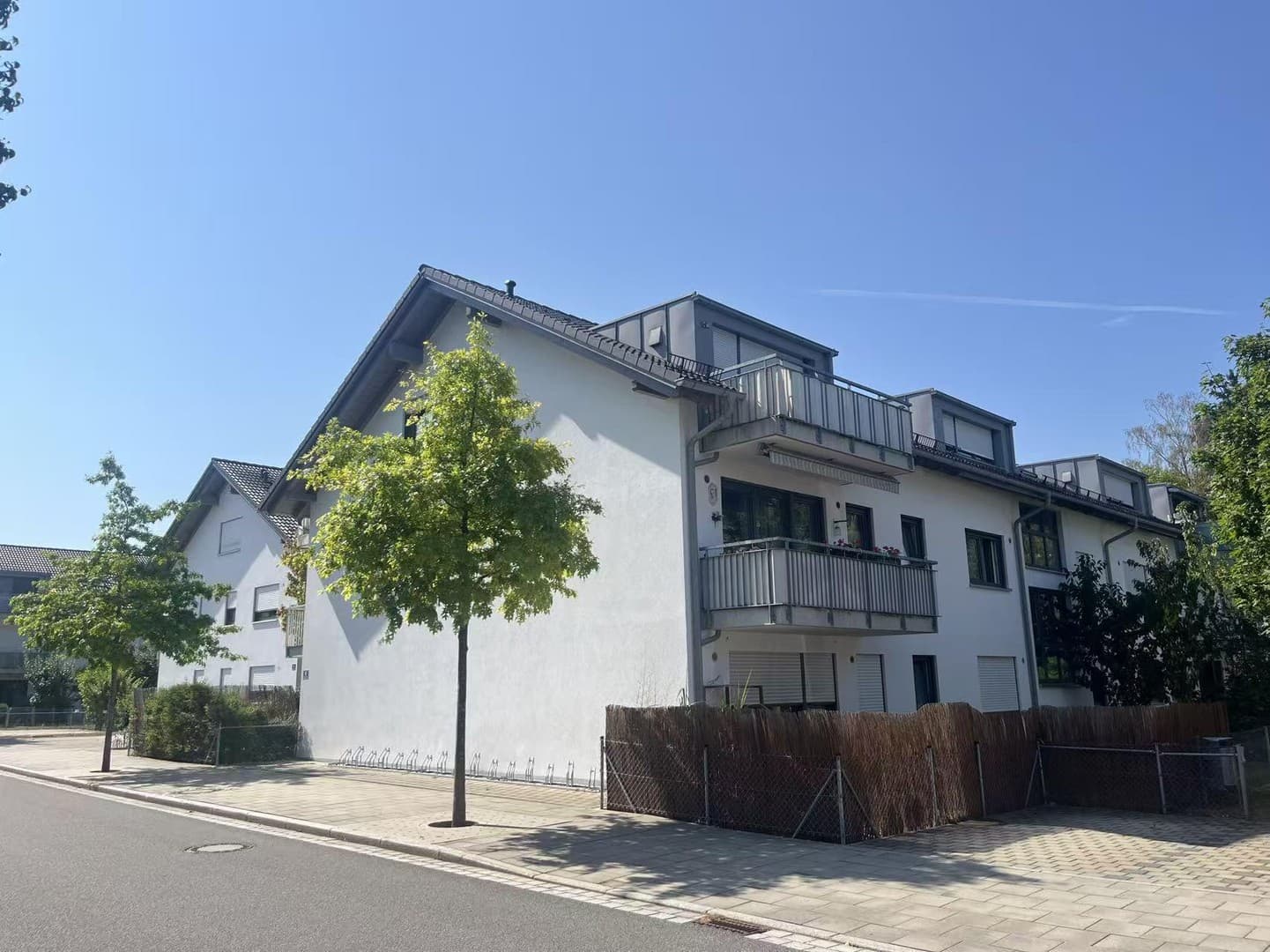 Exklusives Wohnen in Neubiberg: Moderne Eigentumswohnung mit Garten & 2 Stellplätzen