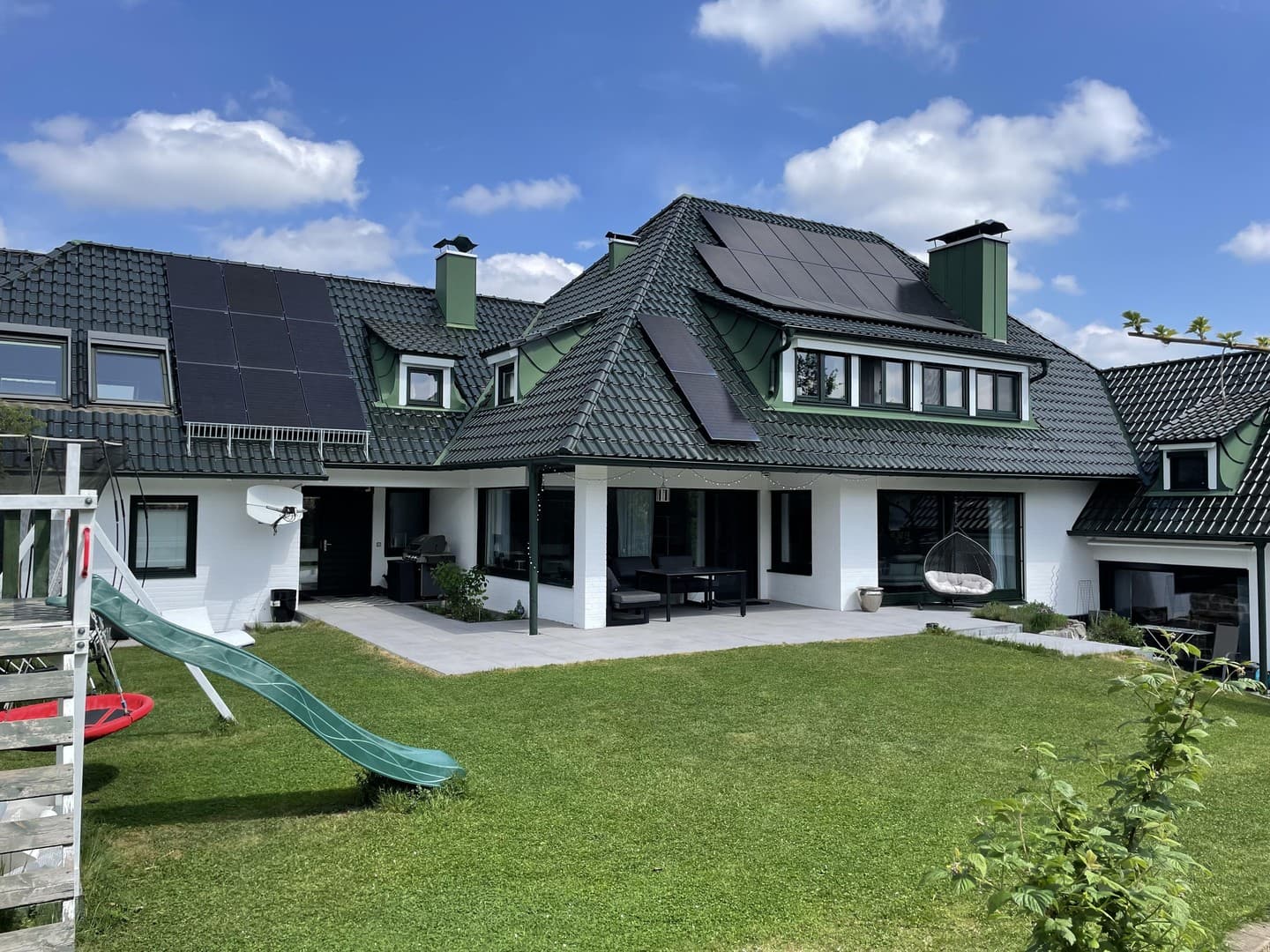 Elegantes Haus mit zwei Einliegerwohnungen, provisionsfrei