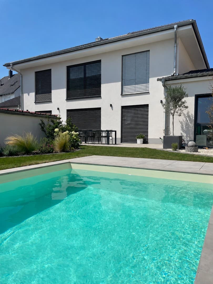 Modernes Traumhaus mit Pool - großzügiges Wohnen in Steinfeld