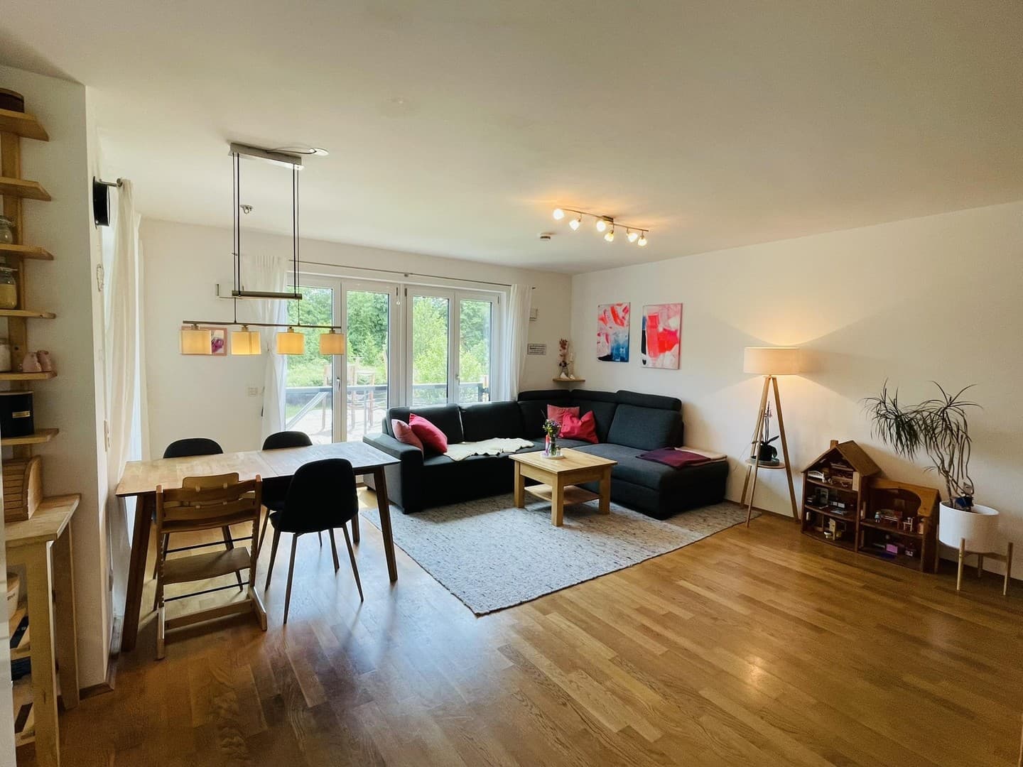 München-Aubing: Neuwertige familienfreundliche 4-Zimmer-Wohnung mit Blick ins Grüne / S-Bahn-Nähe
