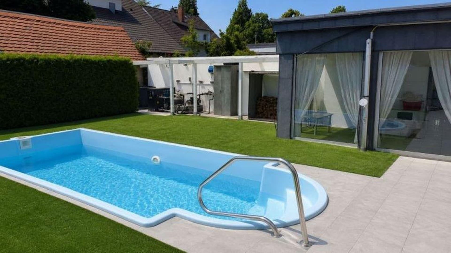 PRIVATES WOHNEN MIT EIGENEM POOL & GARTEN + MIETEINNAHMEN