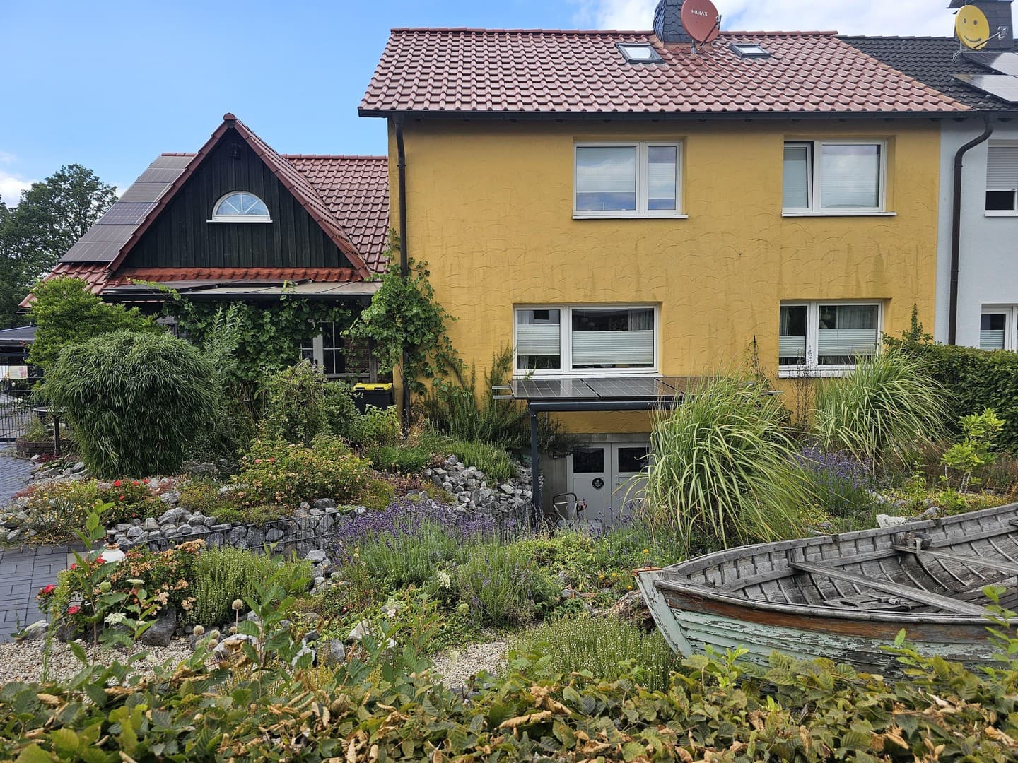 Außergewöhnliches Mehrgenerationenhaus mit großem Grundstück, Sauna und Wintergarten in Halver