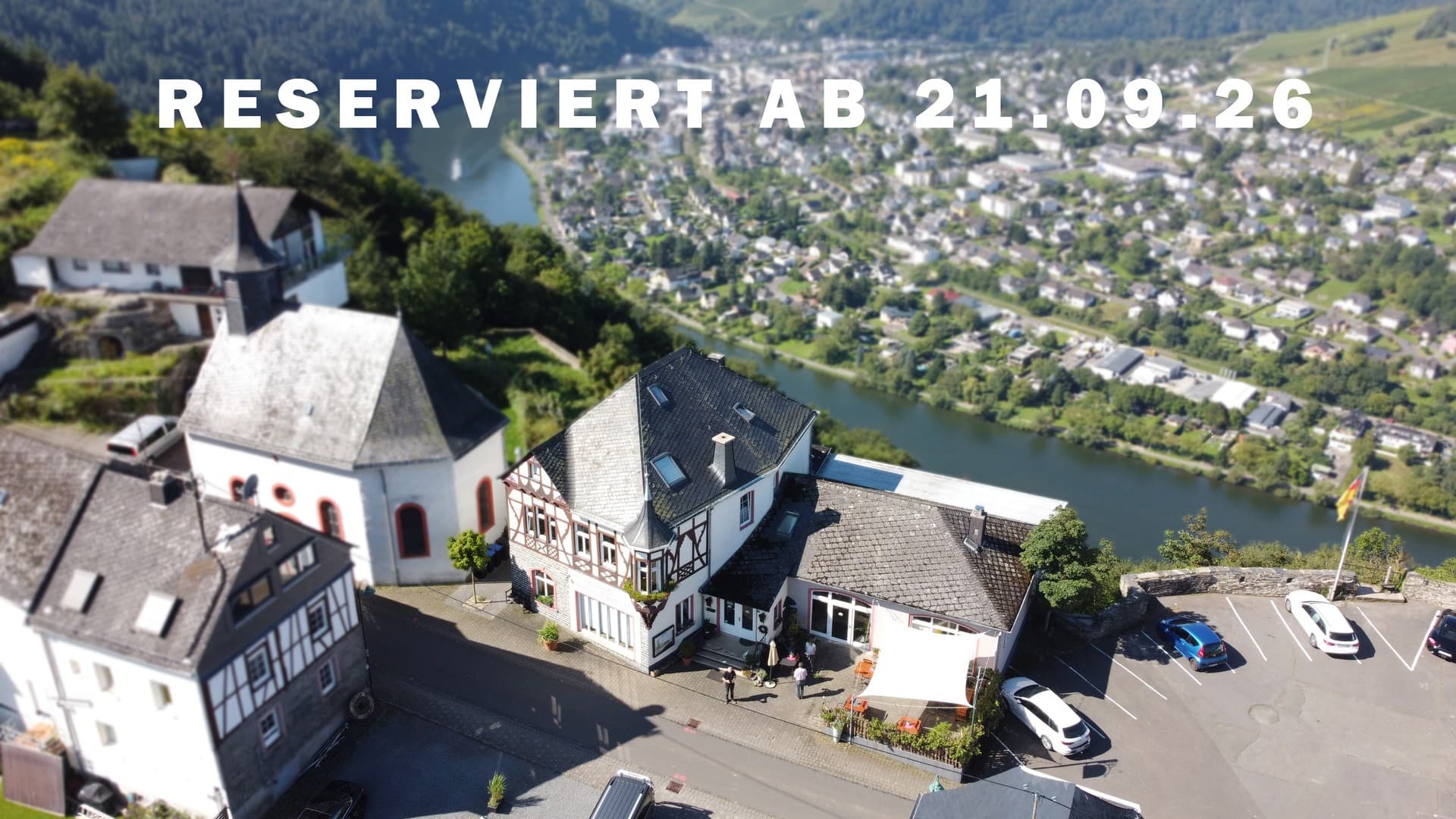Moselsteig Lodge: 6 Ferienwohnungen, Café und Betreiberwohnung mit Moselblick