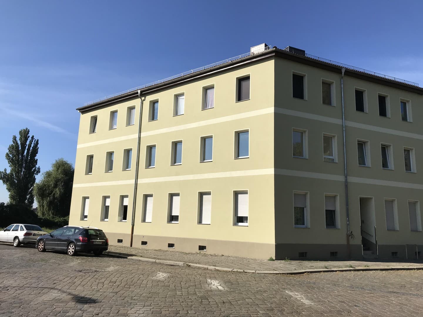 Umfangreich renovierte attraktive 3-Raumwohnung mit neuer EBK in Dessau