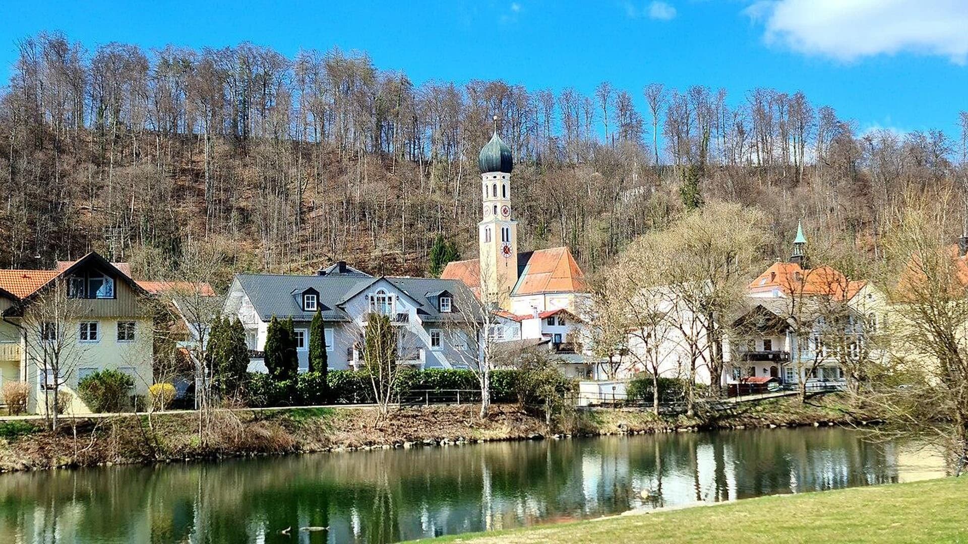 PROVISIONSFREIES REIHENENDHAUS MIT GROSSEM SÜDGARTEN IN WOLFRATSHAUSEN-WALDRAM