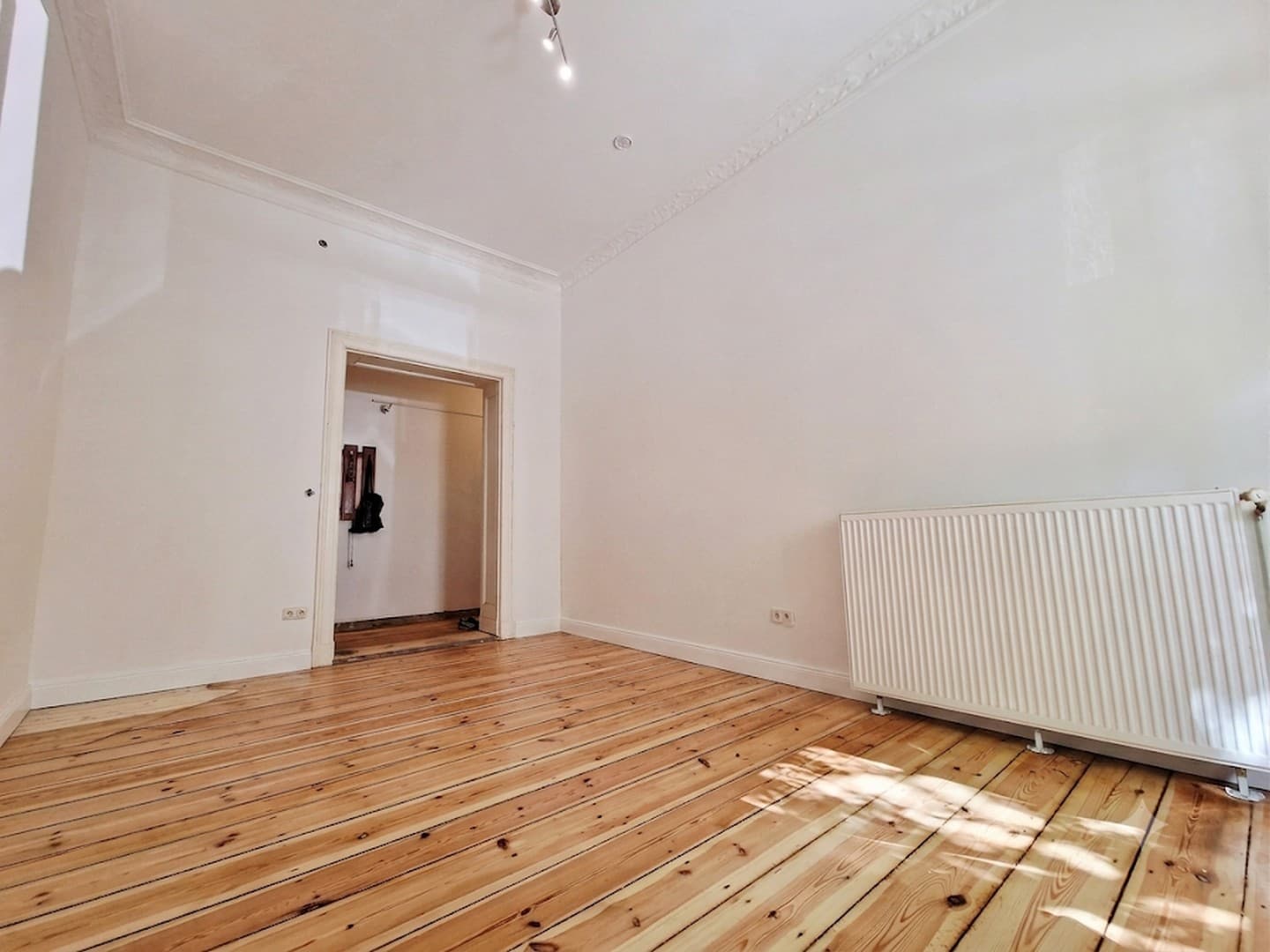 Provisionfrei, Altbaujuwel mit Charakter – frisch saniert, modern interpretiert.