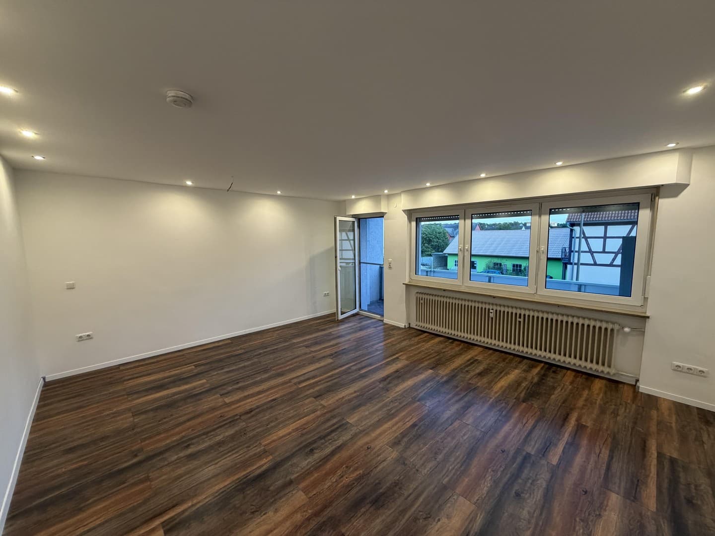 Großzügige 4-Zimmer Wohnung mit Balkon und hochwertiger Einbauküche in Nürnberg Katzwang