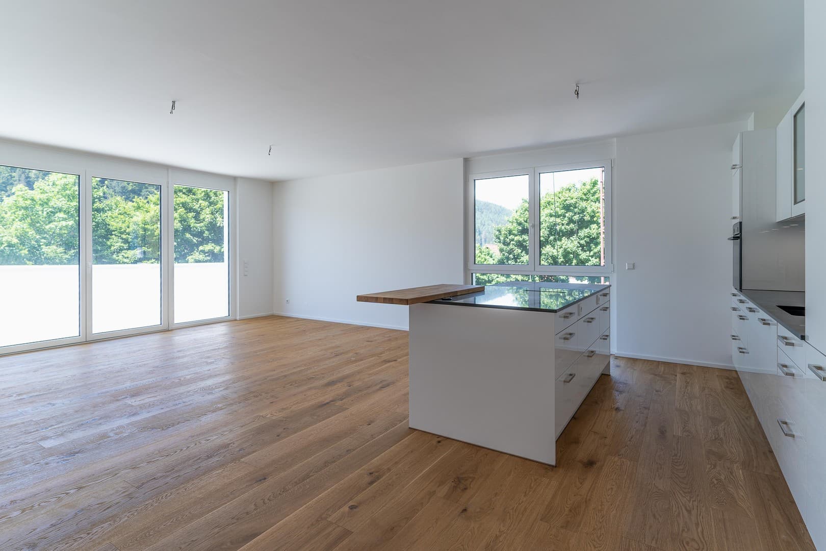 Neuwertige 145 m² mit 2 Dachterrassen, EBK & TG – neue Bahn nach Stuttgart