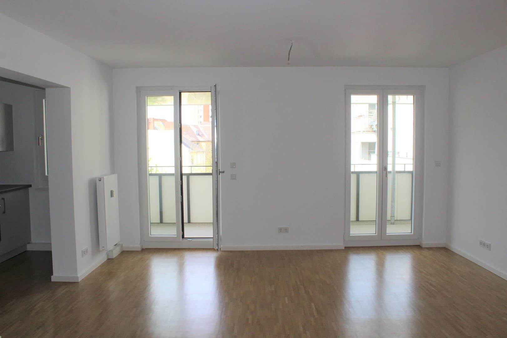 Große, bezugsfreie 3 Zimmer Neubauwohnung mit geräumigem Balkon
