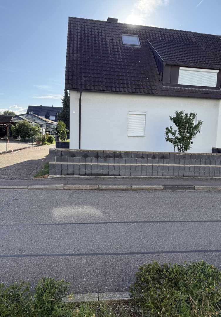 Gepflegte Doppelhaushälfte mit großem 580 m² Grundstück und Carport provisionsfrei bezugsfrei