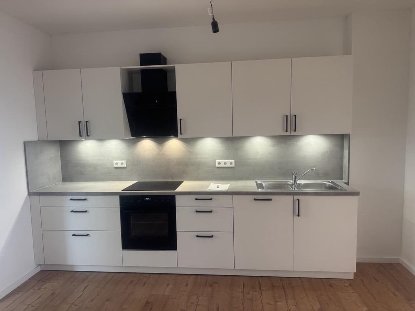 Helle frisch sanierte Wohnung mit Balkon und EBK
