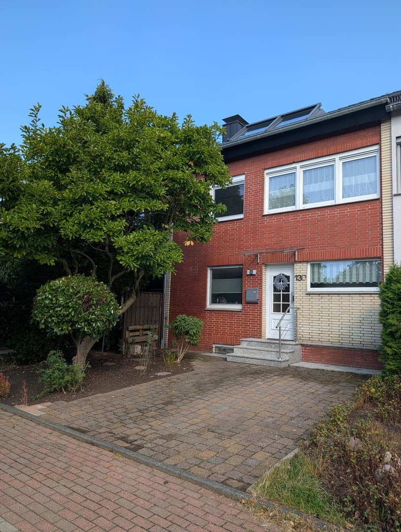 Reihenhaus nahe Rotbachsee – 96 m² Wohnfläche + ca. 45 m² ausgebautes Dachgeschoss, Garten & Garage