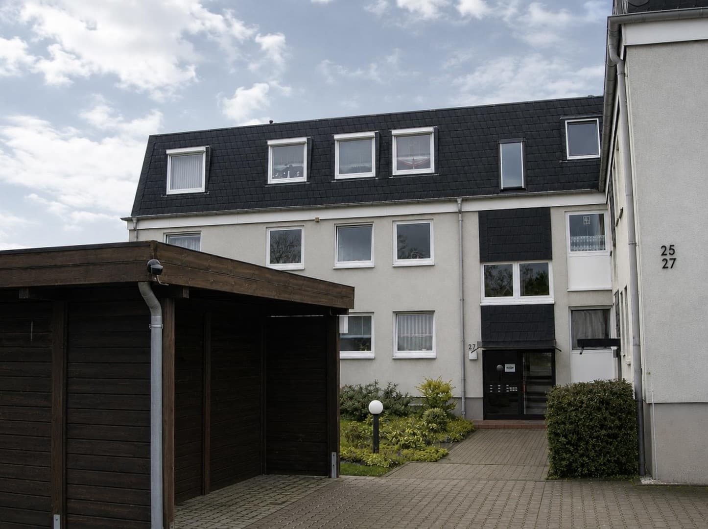 goßzügige 4-Zimmer-Wohnung zu vermieten