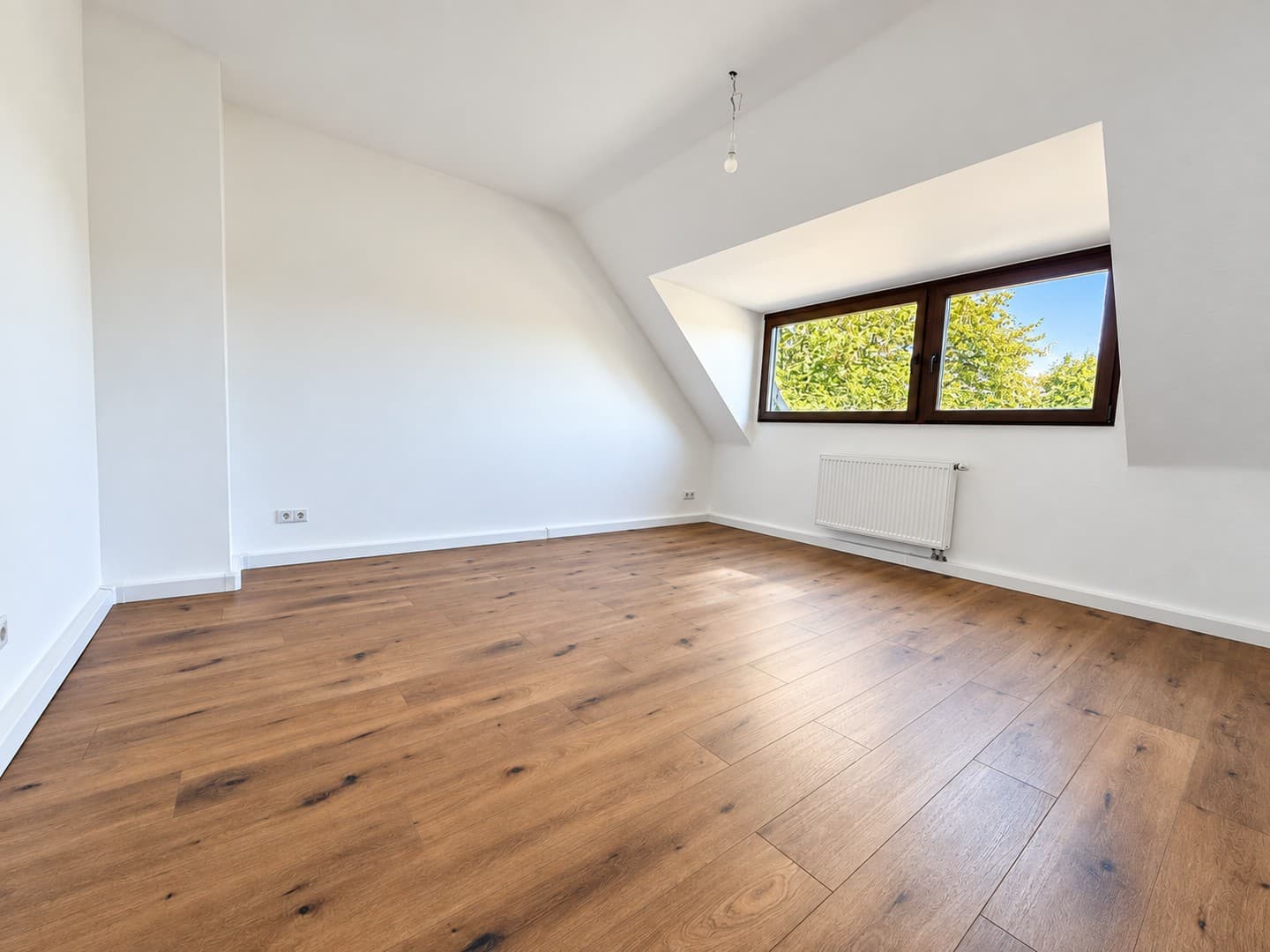 (Reserviert) Dachgeschosstraum + Garten+ Spitzboden - sofort verfügbar