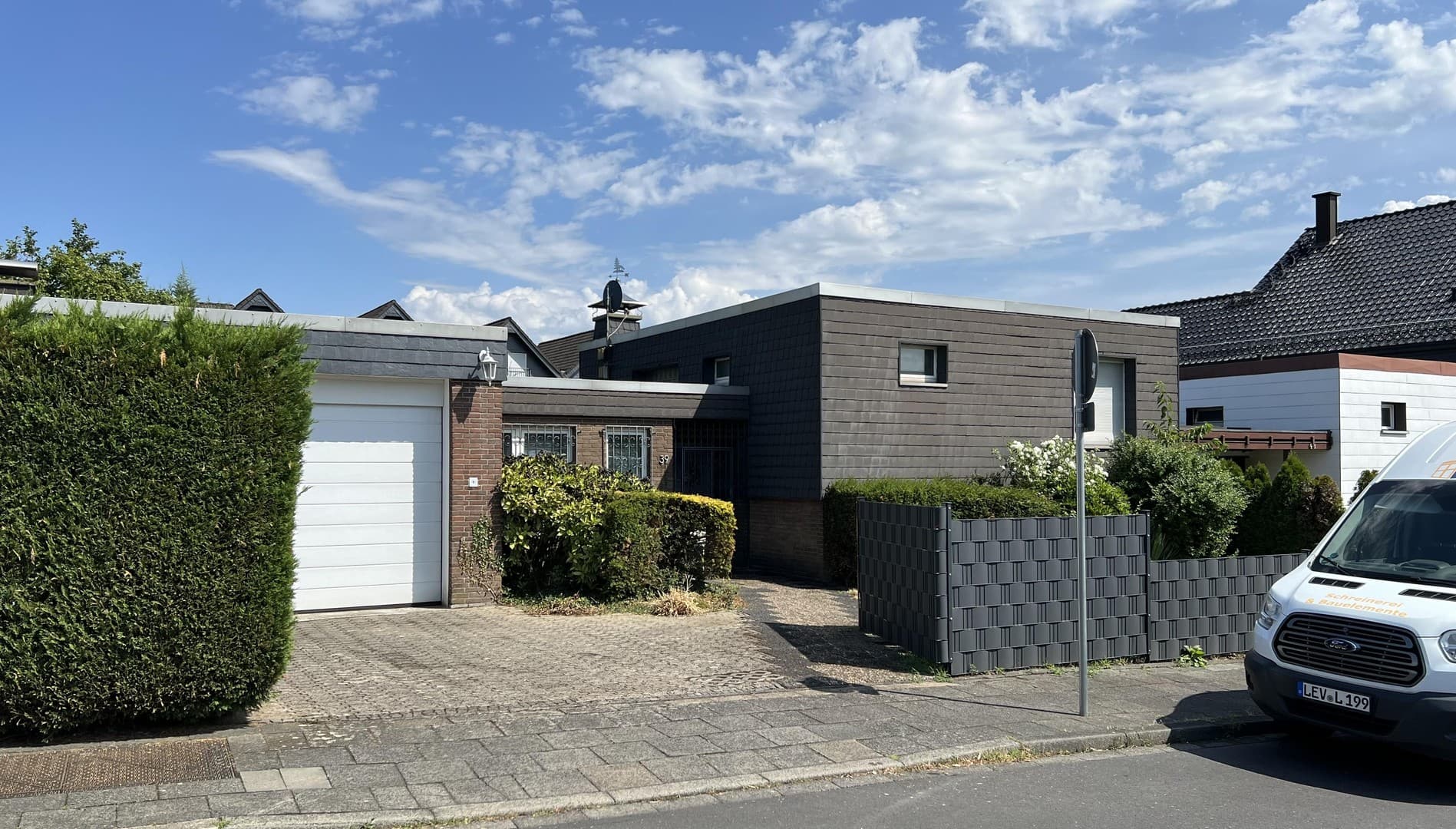 PROVISIONSFREI! Sanierungsbedürftiger Bungalow nahe Schlebusch mit erheblichen Aufstockungspotenzial