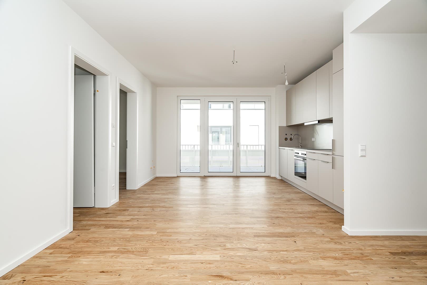 Helle 3-Zimmer-Wohnung mit großzügiger Terrasse, Einbauküche & Aufzug in Berlin-Pankow