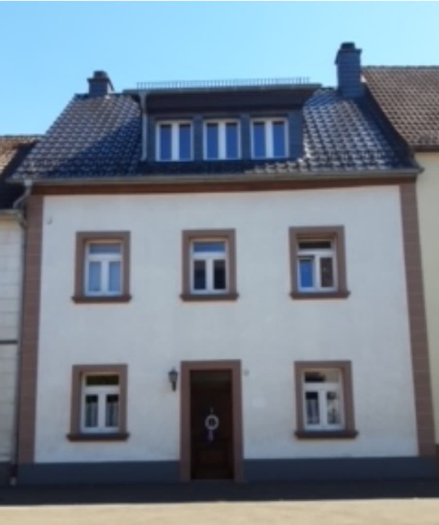Charmantes Einfamilienhaus mit Balkon und großzügigem Studio