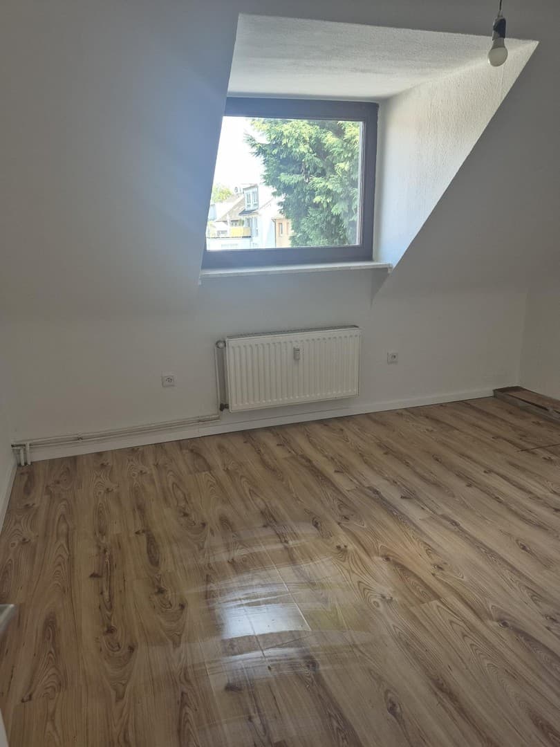 Frisch renoviert: 3,5 Zimmer mit Platz fürs Homeoffice in Duisburg-Meiderich