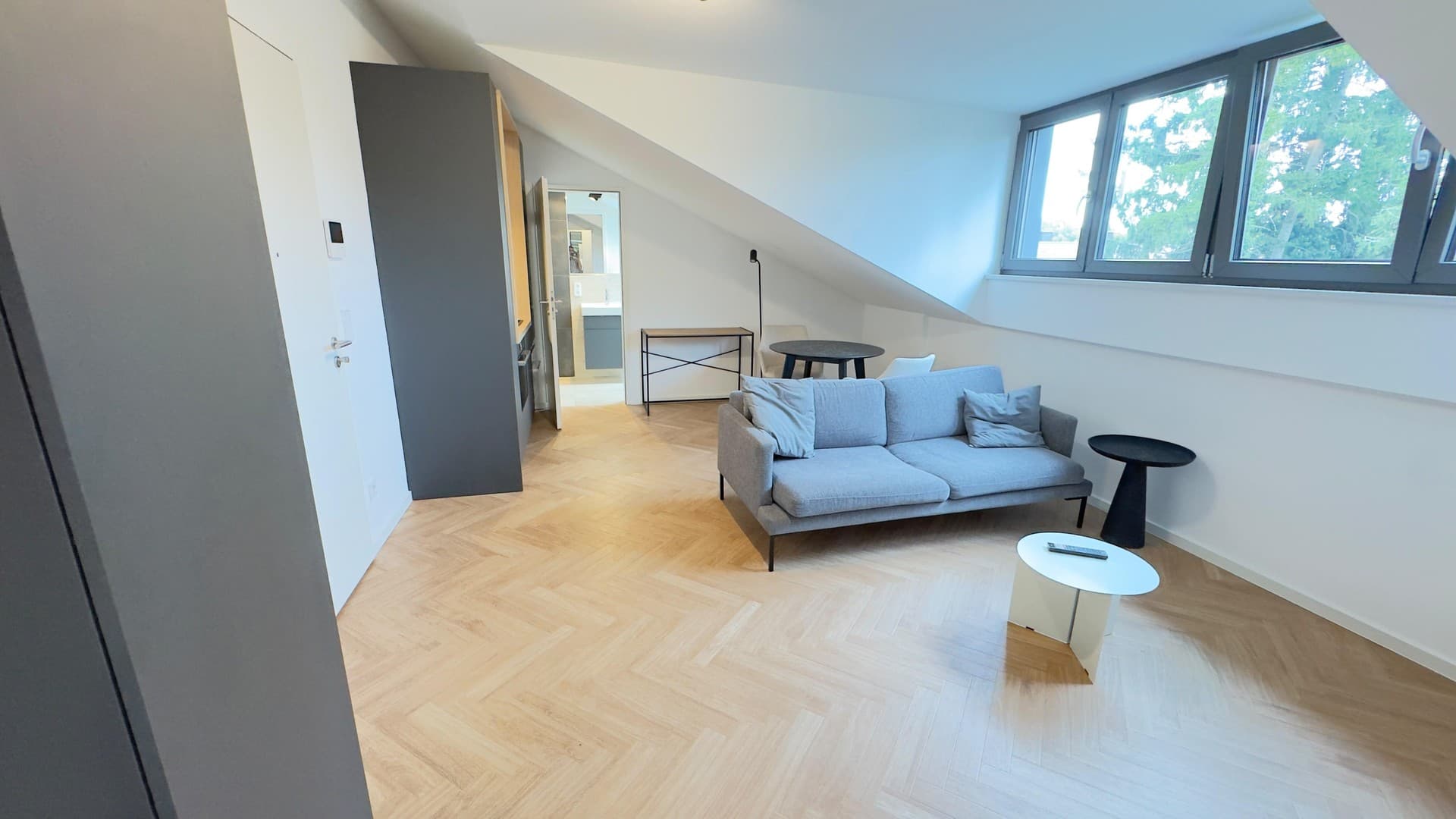 Möbliert & sofort verfügbare 2-Zimmer-Dachgeschoss-Mietwohnung in Perlach