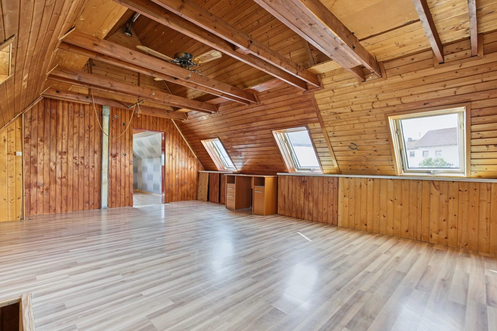 Attraktives Einfamilienhaus mit Garage und Potenzial zur individuellen Gestaltung - provisionsfrei